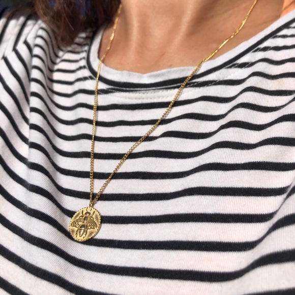 New 18k Gold Plated Coin Necklace with Bee Engrave - Picture 3 of 3